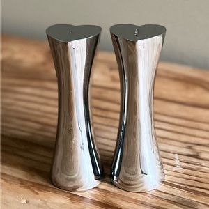 Chrome Heart Shaped Salt Pepper Shakers Silver Slender Sleek Valentines Day
